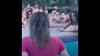 زوجى كان مستمتع لما شاف اصحابو بيشلونى وعملوا حجات متنفعش؟