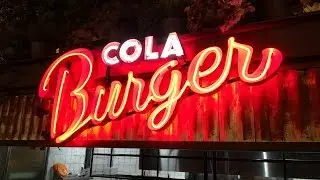 Вывеска закусочной Burger cola в ТЦ Roomer