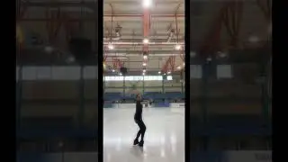 Алина танцует, чтобы поднять вам настроение!