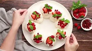 CHRISTMAS PAVLOVA WREATH