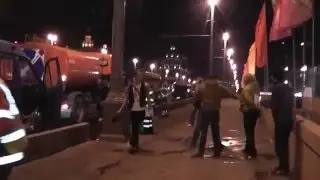 09.05.2016 Б.Москворецкий-Немцов мост. Разгром Гормостом мемориала Б. Немцова.