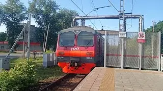 Электропоезд ЭД4М-0238 следует резервом в депо.