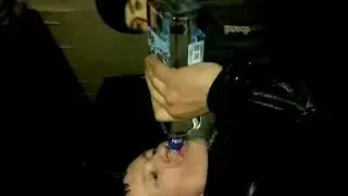 ЛЕГЕНДАРНОЕ ВИДЕО. САША КОЛБАСА ПЬЁТ ЛИТР ЗАЛПОМ
