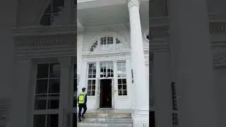 Вход в вокзал город Ейск. Колонны древней греции, неужели здесь раньше жил сам цезарь!?