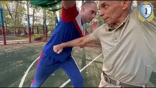 Защита от удара ножом сбоку