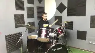 Учусь новому  - играть на ударных