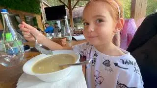 🤮 Briana și ARIANA se SIMT RĂU 😱 CONTINUĂM CĂLĂTORIA ❓