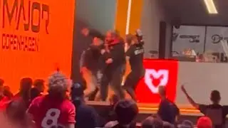 драка на сцене мажора