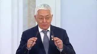 Президент РФ Владимир Путин лично вручил награду главному конструктору ГосМКБ «Радуга» (Дубна)