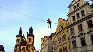 Канатоходец в центре Праги. Дорбоз дар маркази Прог. Prague rope-walker