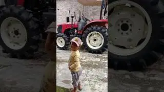 Bocil dan traktor raksasa 