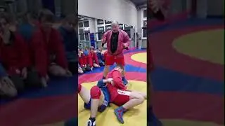 ПЕРЕХОД ОТ УДЕРЖАНИЯ СБОКУ НА УЗЕЛ РУКИ, НА ВЕРХНЮЮ РУКУ ПРОТИВНИКА.