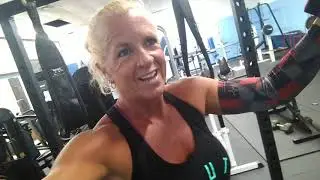Hot Bikini Muscle Mom 😍 Day three of my contest, I need your vote!!