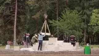 КИШИНЁВ, установка памятника трём мученикам / Montarea monumentului celor trei martiri