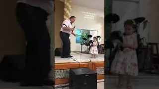 O sabão lava meu rostinho🎶