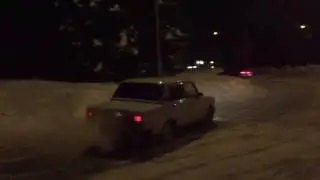 На стоке валим боком! Ваз 2107! Дрифт! Зима!
