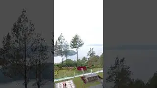 Menikmati  indah nya dengan pemandangan Danau Toba dari  Taman Simalem Resort Merek...