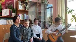 Ансамбль семей      Огарковых  Карплюк             Под небом голубым музыка В Вавилова слова А Волхо