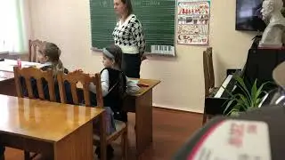 №1 Люда Градовик Сольфеджио 1 класс «слушать и слышать»