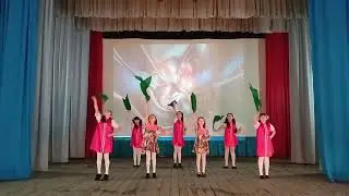 Танцевальный коллектив Родничок 1 состав. танец "Тень над водою".