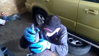 Honda CR-V 2.0 Замена пыльника ШРУСа и трипойда.