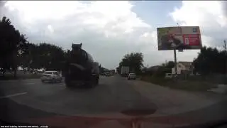 Чудак на літеру "М" на КАМАЗі-"міксері"...