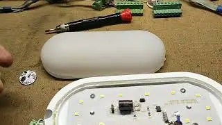 Простой светильник из светильника с фотоэлементом ULTRAFLASH