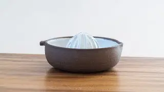 Throwing a juicer on the wheel from one piece of clay