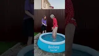 Челлендж с Бабкой в Бассейне
