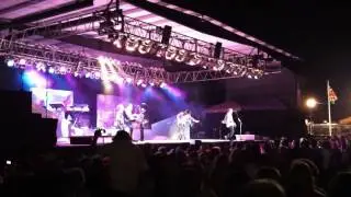 Foreigner - Kelly Hansen runs through the crowd - Great Frederick Fair - 9/22/12