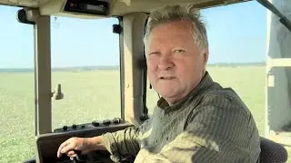 Ministro rytinė mankšta... kratant mėšlą
