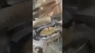Робот изготавливает коронку на зуб. И можно сразу фиксировать.