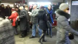 Зомби-очередь за подарками от Деда мороза