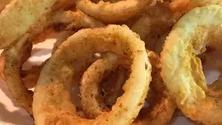 HOW TO MAKE THE PERFECT CRISPY OLD SCHOOL ONION 🧅 RINGS