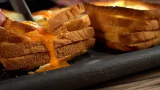 необычные бутерброды с фаршем сыром и яйцом