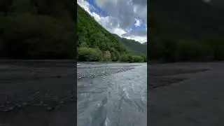 Река, в горах 🤍Как же красиво, воздух чист⛰🏞️