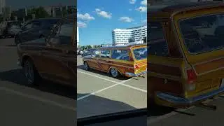 старая волга на улице 