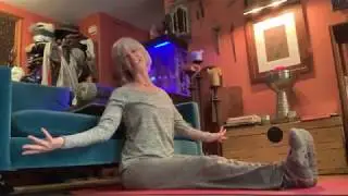 Heart Opener: heartwarming posture correction. A One-Minute BodyMove!