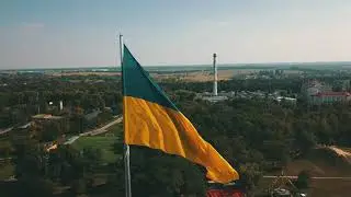 один з найбільших  державних прапорів в Україні