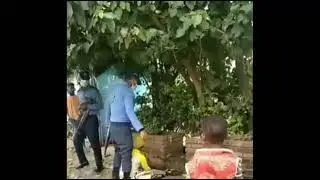 ፖሊሶች ምስኪን ለማኝ ያለምንም እርህራሄ ሲቀጠቅጡ