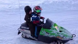Lykken er å ha et søskenbarn med snøscooter!