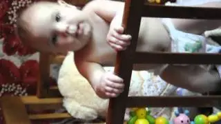 Малыш танцует