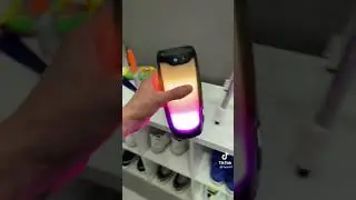 Издевается над другом🥴