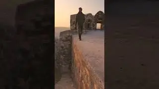"Unraveling the Mysteries of a Majestic Travel Sunset 🌄"