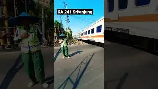Perlintasan Ketintang Dishub di  Penghujung Siang Hari #perlintasankeretaapi #shorts