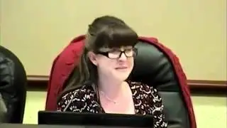 Radní si odskočil se zapnutým mikrofonem na klopě