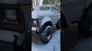 460 swapped 78 Bronco Cold Idle.  Looking good in the snow.