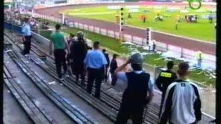 atak kibiców rowu rybnik na sektor falubazu .mpg