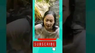 Ngintip cewek cantik mandi di sungai