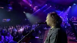 'Rebel Yell' Sing It Live ON STAGE One Night Only!